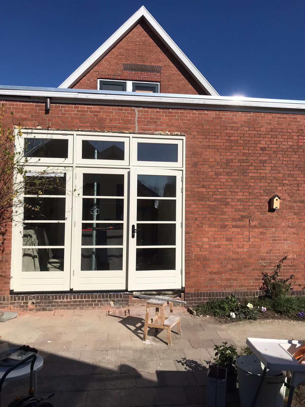 Na - Tuindeuren met bovenlichten geplaatst